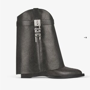 📣SOLD✔️ GIVENCHY Cowboy Boots 👢 with aged leather brand new 🆕